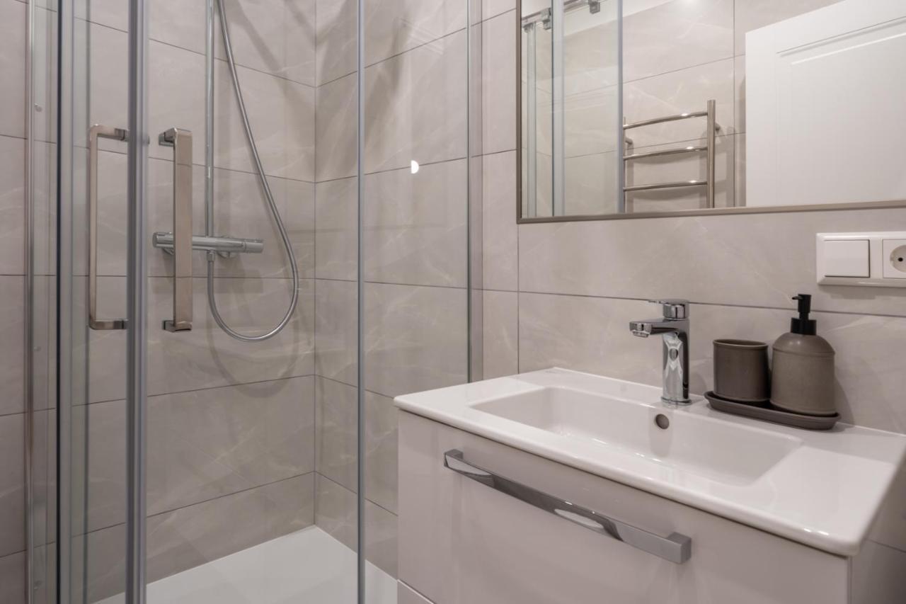 Lacplesa24 - Modern Studios In Riga City Center Экстерьер фото